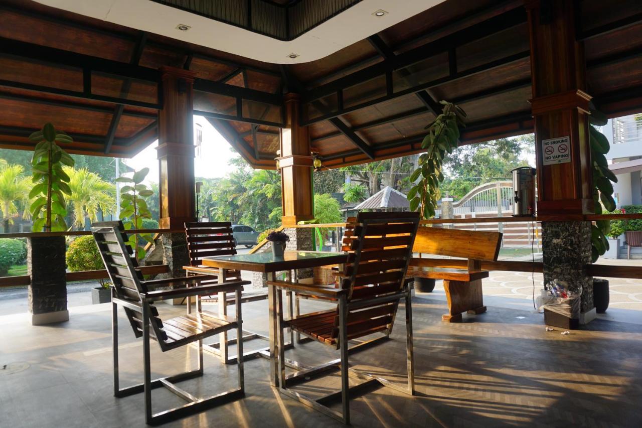 Floating Sanctuary Resort Powered By Cocotel Bulacan Buitenkant foto