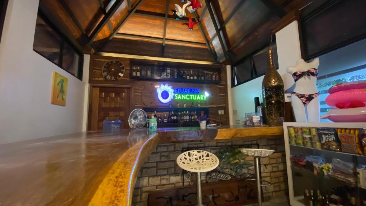 Floating Sanctuary Resort Powered By Cocotel Bulacan Buitenkant foto