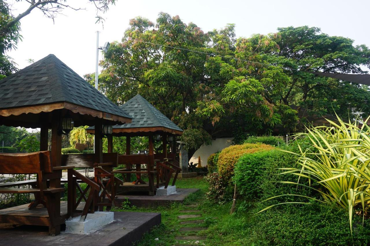 Floating Sanctuary Resort Powered By Cocotel Bulacan Buitenkant foto