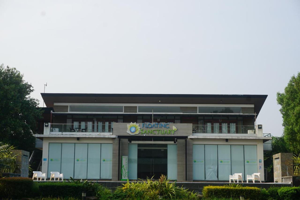 Floating Sanctuary Resort Powered By Cocotel Bulacan Buitenkant foto