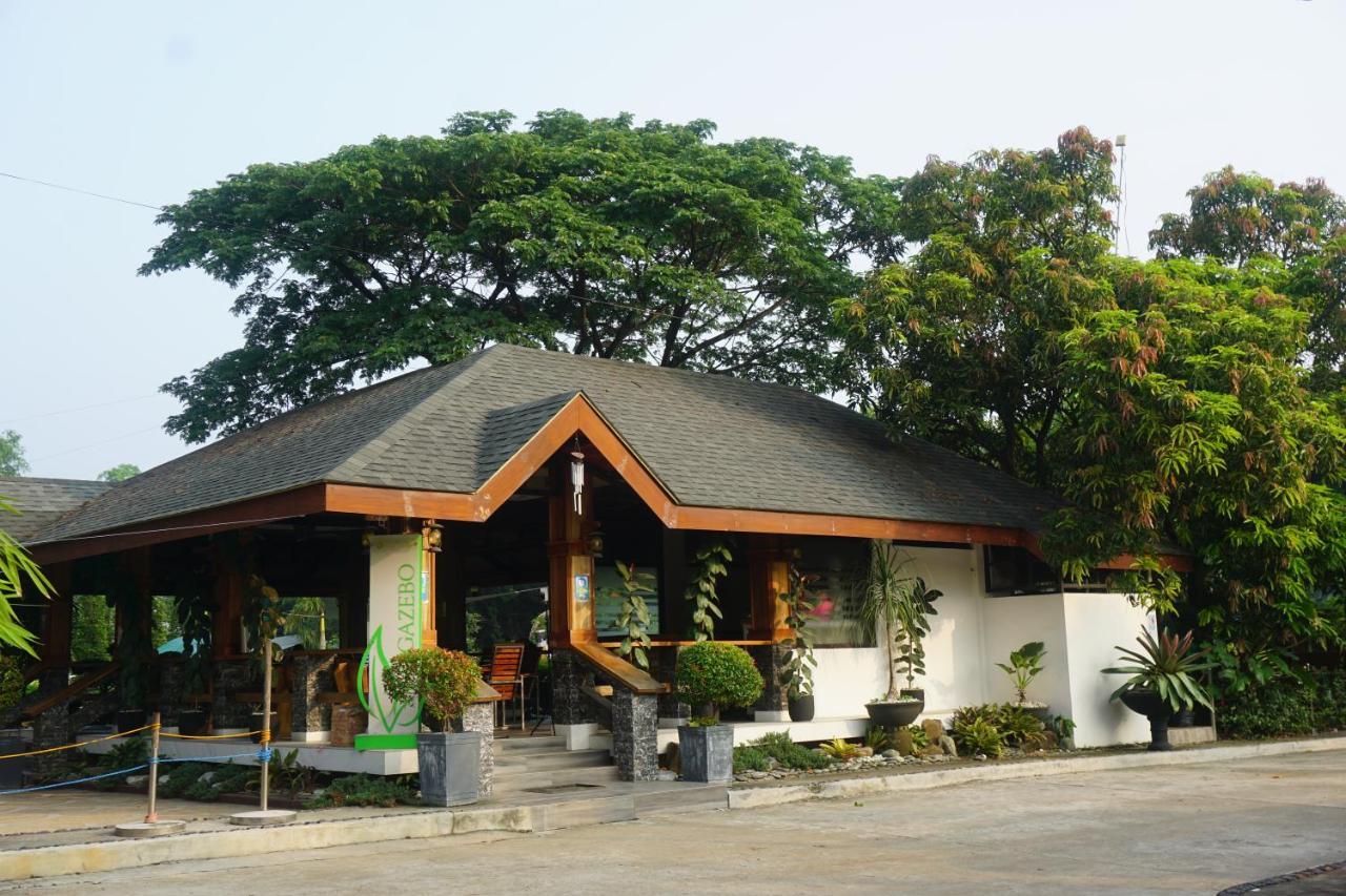 Floating Sanctuary Resort Powered By Cocotel Bulacan Buitenkant foto