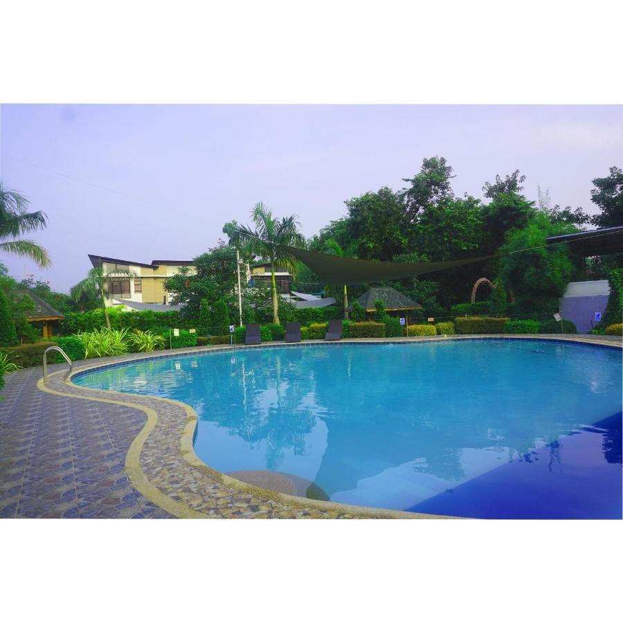 Floating Sanctuary Resort Powered By Cocotel Bulacan Buitenkant foto